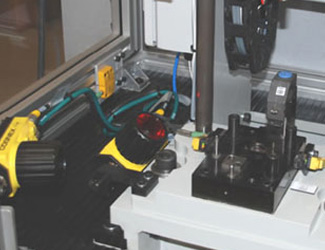 視覺系統(tǒng)實(shí)現(xiàn)了對 Handpass 裝配系統(tǒng)的追蹤