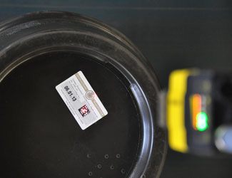 使用康耐視 DataMan 讀碼器讀取啤酒