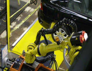 由視覺引導(dǎo)的機(jī)器人 - 首個自動化帶耳螺母緊